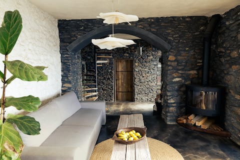 Successful Airbnb property: Casa do Terrāço - Quinta Falcões do Sol in Fajã Da Ovelha
