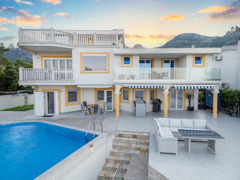 Villa with panoramic views