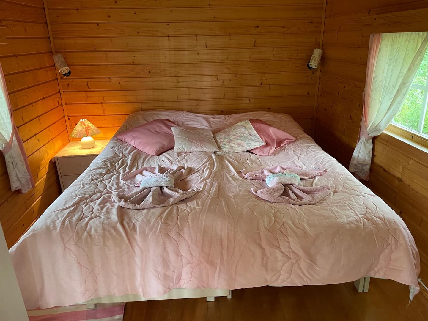 Aitta Järven Rannalla 2