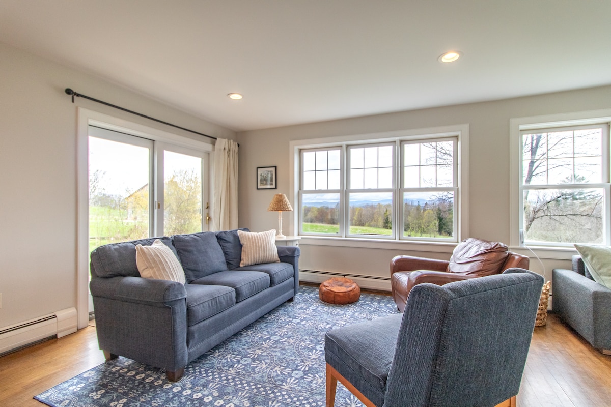 Top Airbnb: Trailside Cottage on Darling Hill in East Burke
