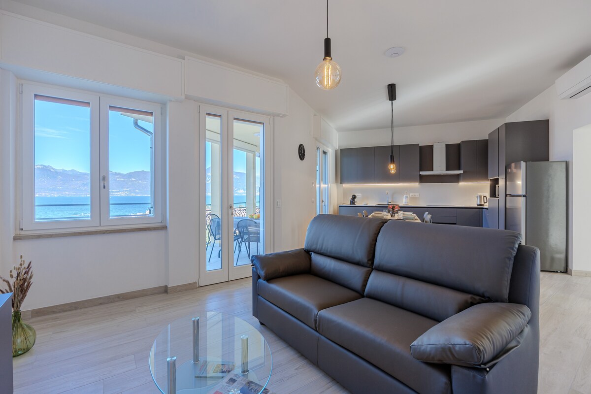 Annuncio Airbnb popolare: Santa Croce Apartments - Sky a Torri Del Benaco