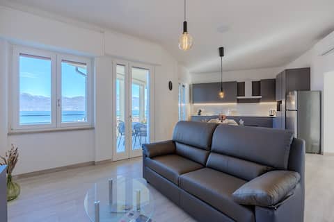 Popular Airbnb listing: Santa Croce Apartments - Sky in Torri Del Benaco