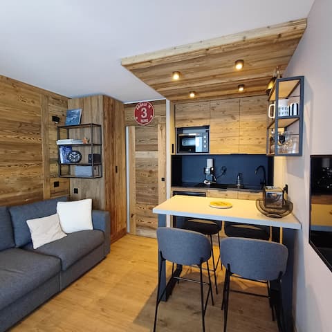 Top Airbnb: Renovated studio Tignes lake view/WiFi/slope access à Tignes
