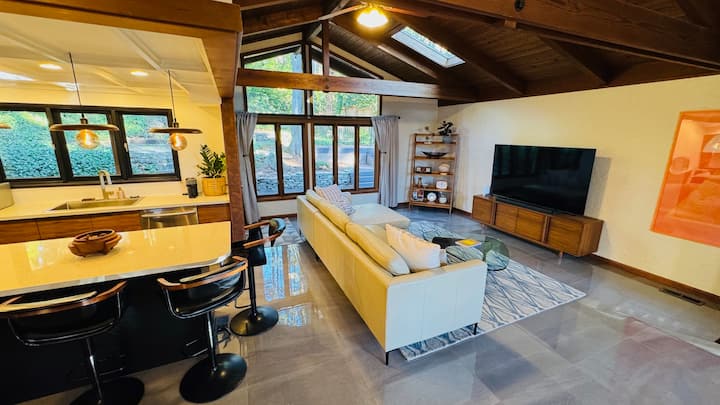 Mid-century Modern Beauty - Projector, Desk! - Portland