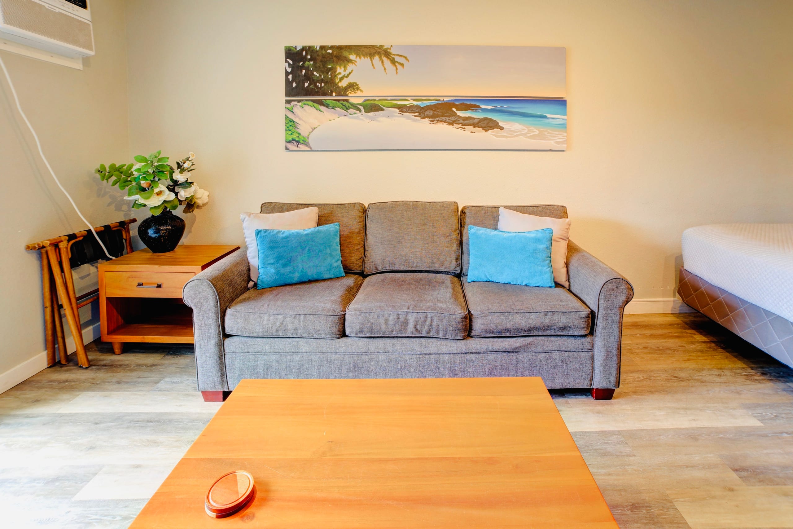 Condo in Kailua-Kona · ★4.82 · Studio · 2 beds · 1 bath - Image 2