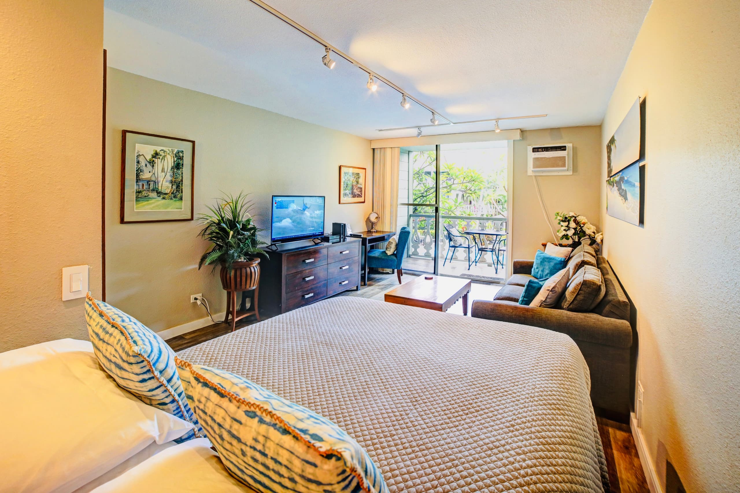 Condo in Kailua-Kona · ★4.82 · Studio · 2 beds · 1 bath - Image 23