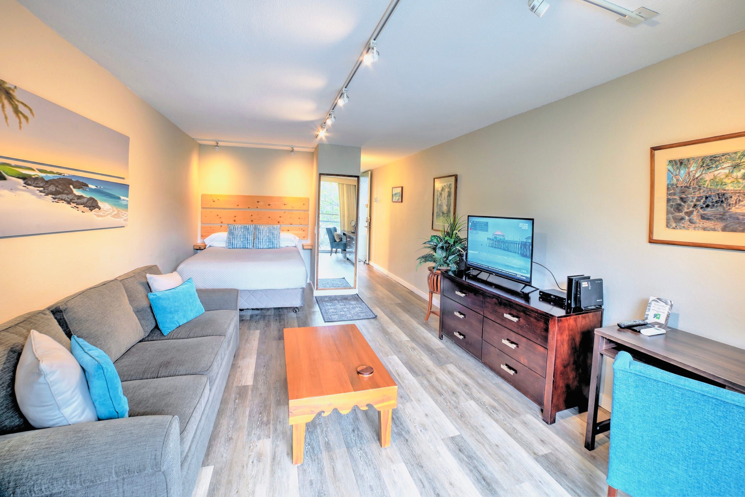 Condo in Kailua-Kona · ★4.82 · Studio · 2 beds · 1 bath - Image 3