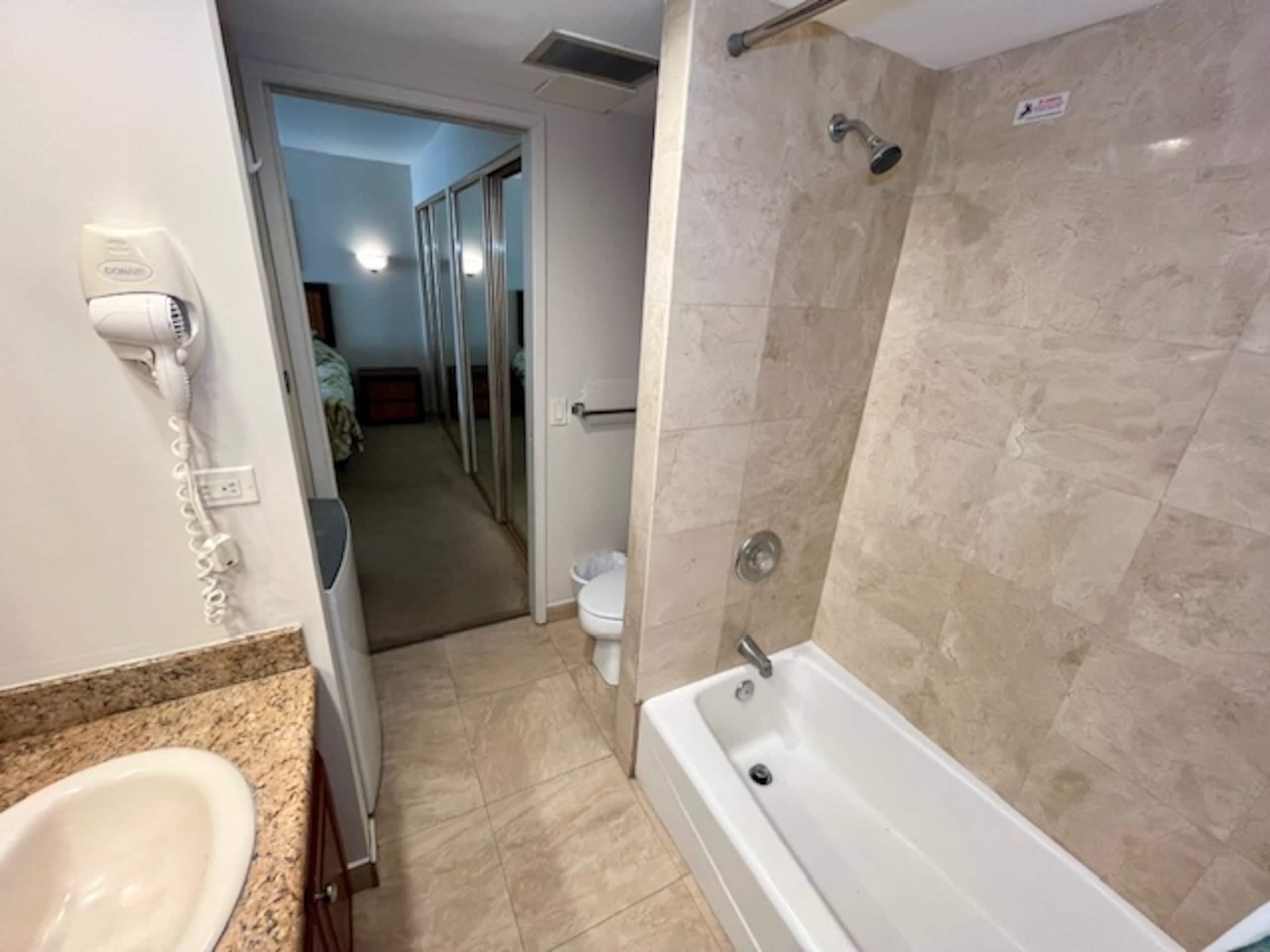Condo in Honolulu · ★4.92 · 1 bedroom · 1 bed · 1 private bath - Image 4