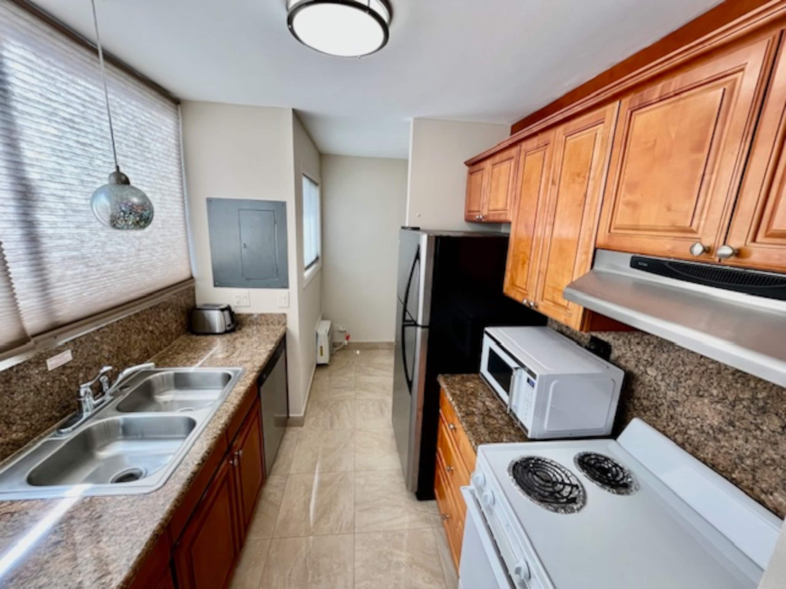 Condo in Honolulu · ★4.92 · 1 bedroom · 1 bed · 1 private bath - Image 2