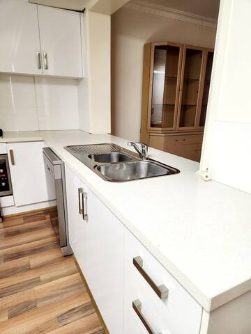 Spacious Family Home in Thomastown gallery image 4