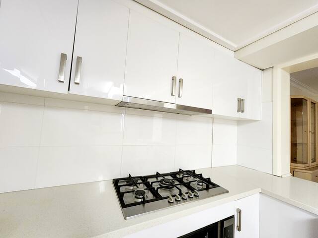 Spacious Family Home in Thomastown gallery image 3