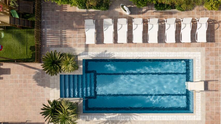 Tsourlakis Residence, an oasis of tranquility gallery image 2