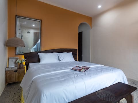 AiLee Villa - Luxury Double Room with Balcony