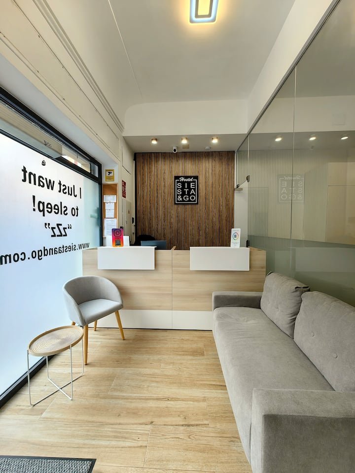 Cama En Habitación Compartida Mixta De 8 Personas - Madrid