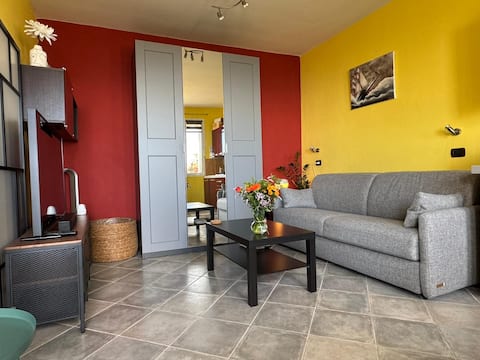 Annuncio Airbnb popolare: Sea view studio on the bay of Sanremo a Sanremo