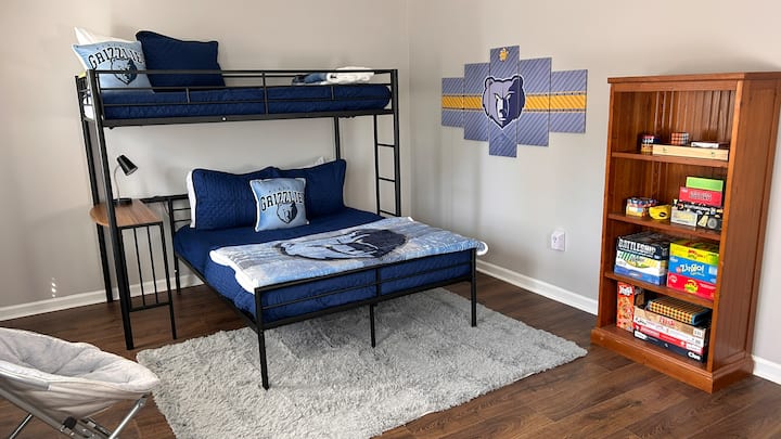Habitación parpadeada cargada de juegos de mesa
