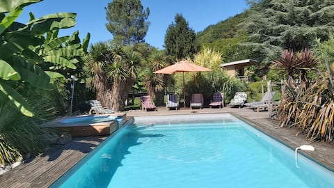 Large wooden chalet, swimming pool, jacuzzi, sauna.