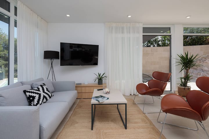 Unique 4-bedroom Villa Sempervivum In Sutivan - Milna