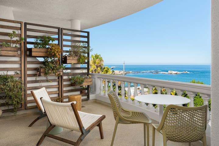 Designer Oasis with Stunning Ocean Views gallery image 3