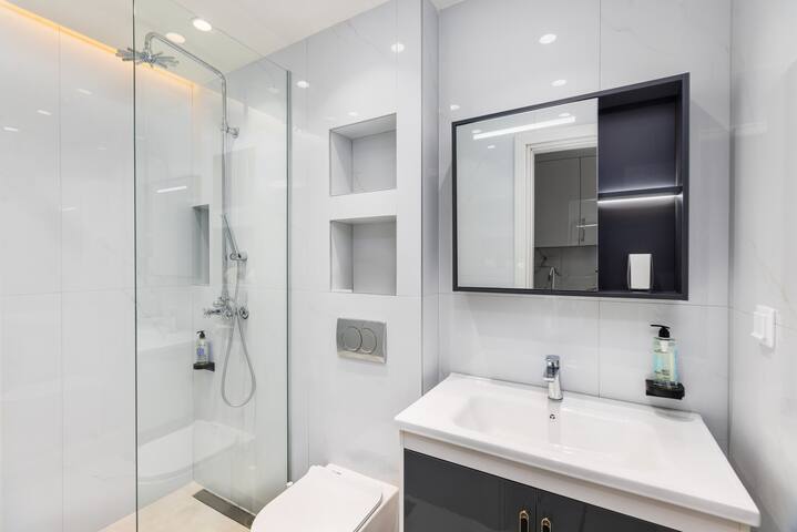 Bianca by halu! Central 2-BD apt gallery image 3