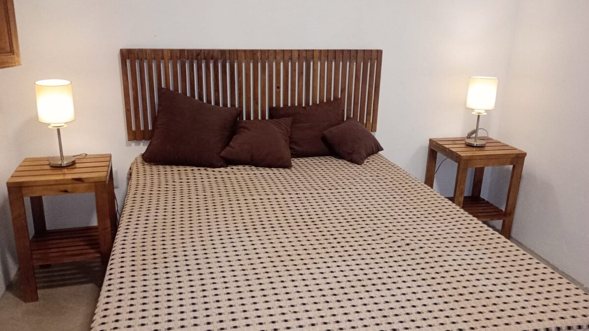 Ლეიბის ფლიგელი 
 კარგი ხარისხი და ახალი!
Საწოლის ყუთი .