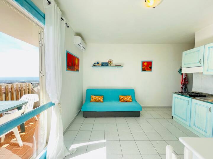 Sebule yenye kitanda cha sofa mbili