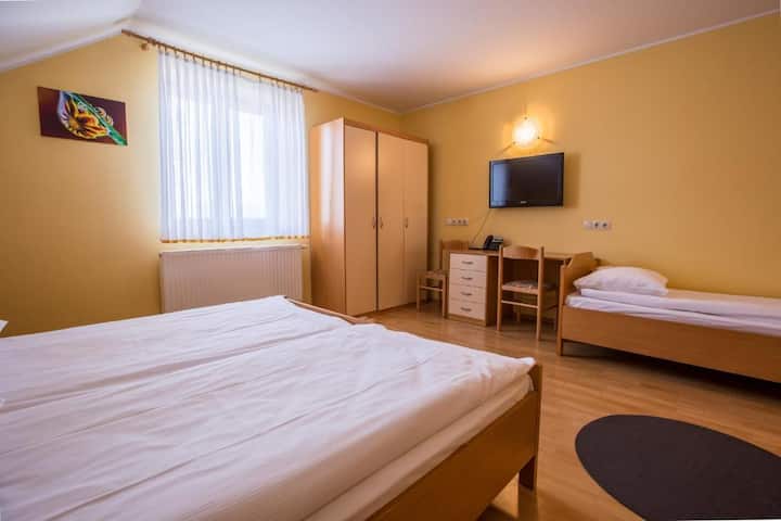 Guesthouse Beno | Room With Three Beds (3+0) - Rogoznica