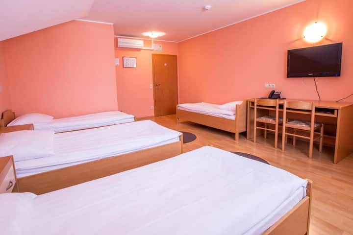 Guesthouse Beno | Room With Four Beds (4+0) - Rogoznica