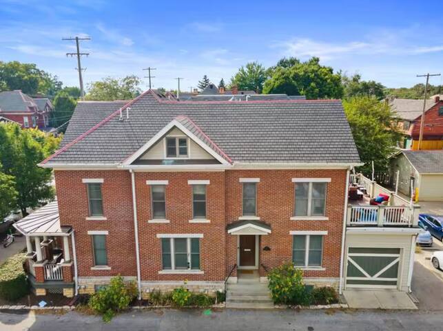 Spacious Short North Home – 11 beds/3.5BTH gallery image 2