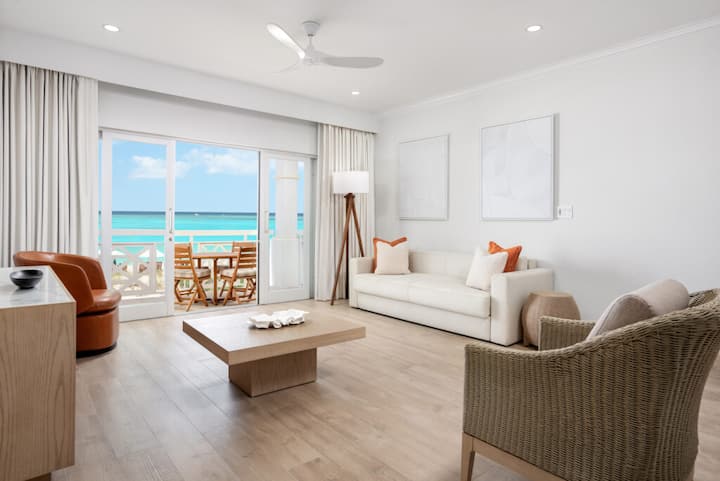 1BR Deluxe All-Inclusive Suite at Alexandra Resort