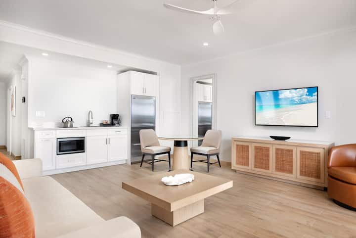 1BR Deluxe All-Inclusive Suite at Alexandra Resort