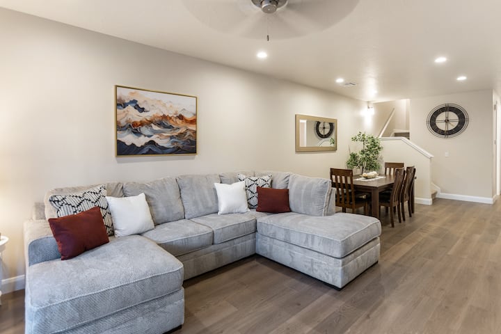 Goldengem W/views 86" Smart Tvs *Pool+pickleball - Washington, UT