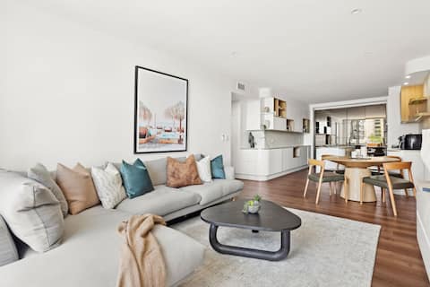 Luxury Rooftop Penthouse with Jacuzzi & Steam Room