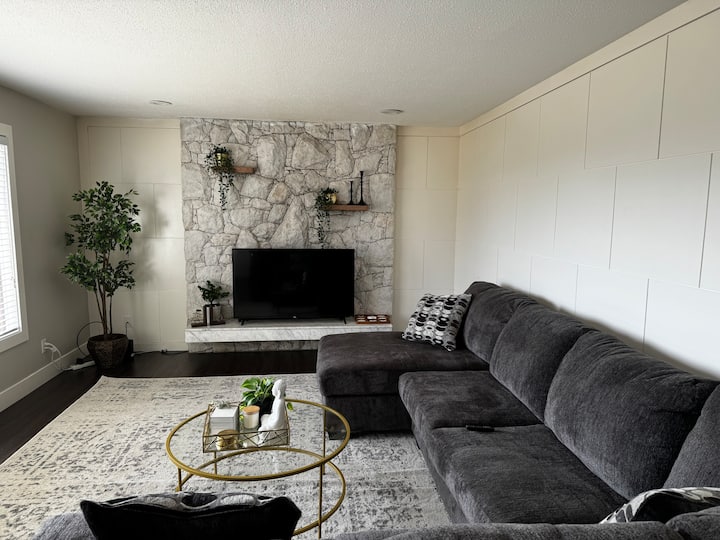 Silver Oak Luxe Stay | King Bed | Retreat - Creston