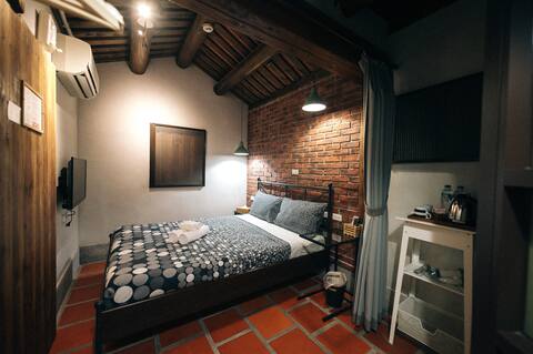· L double room in an old house