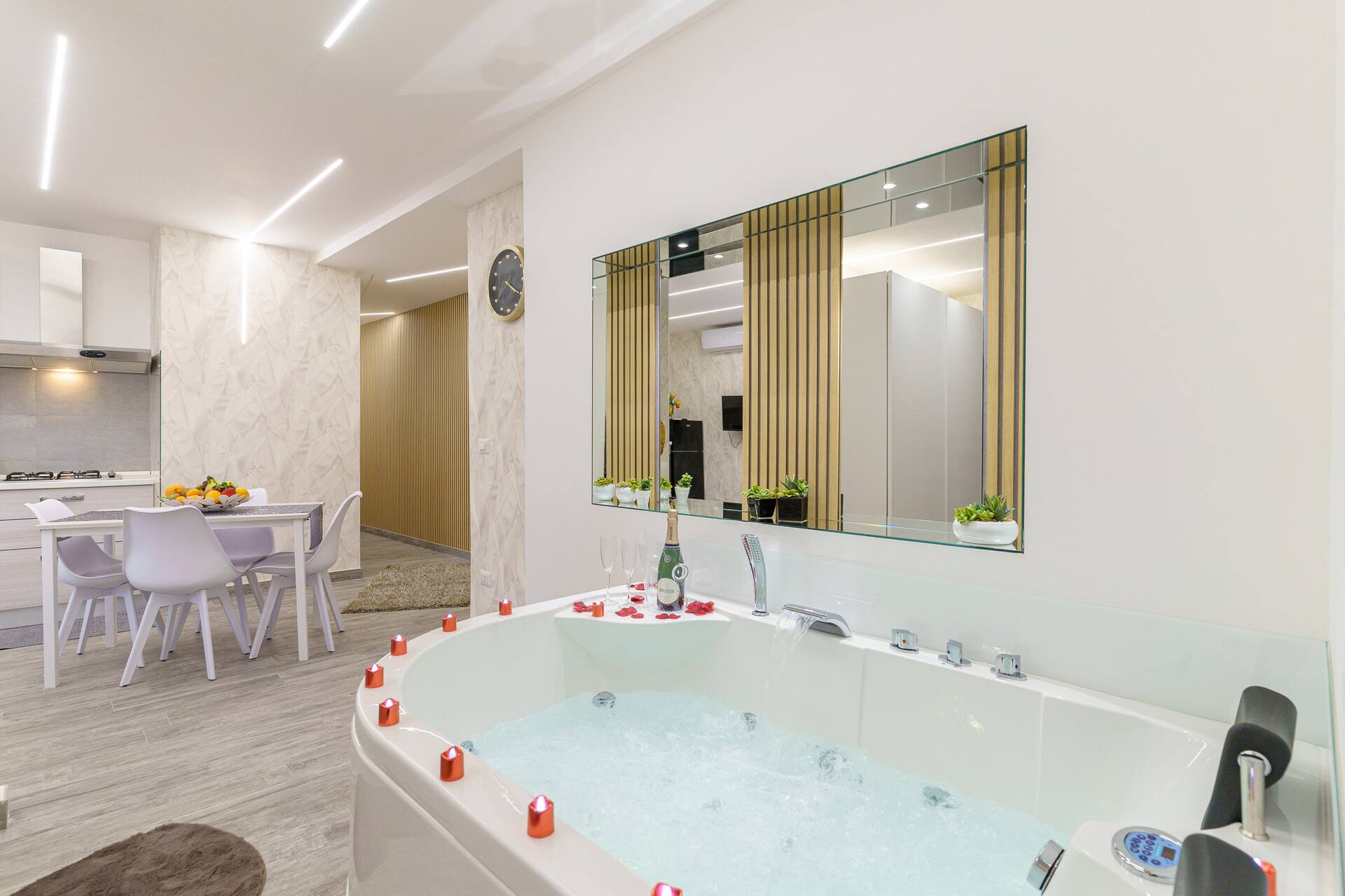 Private Jacuzzi/Self Check-in/Wi-Fi/Parking Space