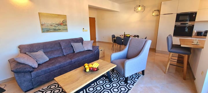 Spacious Seaview Apt, 250m To Beach, 4km To Trogir - Trogir
