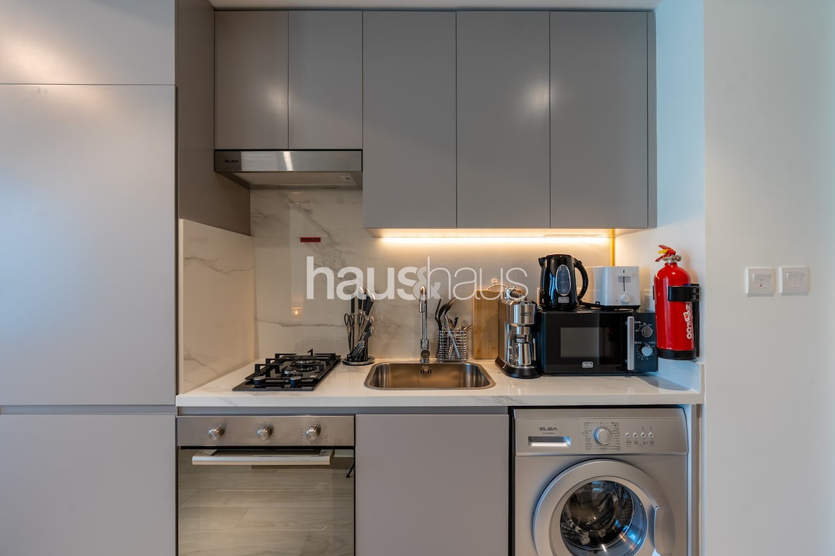 Popular Airbnb listing: Creek View | Cosy Studio | Sleeps 3 in Al Jadaf