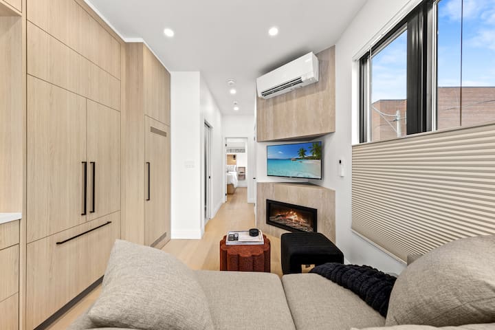 Queen & Ossington: WFH | Fireplace | Bars & Restos