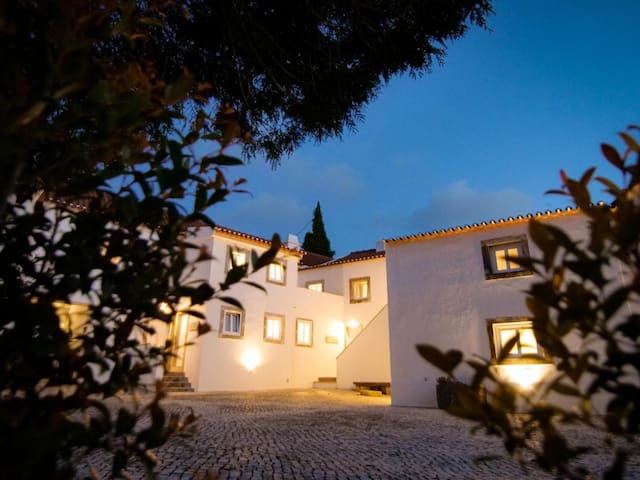 Rustic 2 Bedroom Home@Pool/AC/Near Sintra gallery image 3