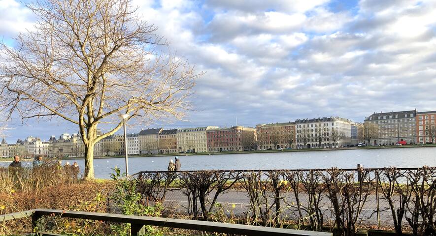 Apartment with direct view of the lakes. gallery image 3