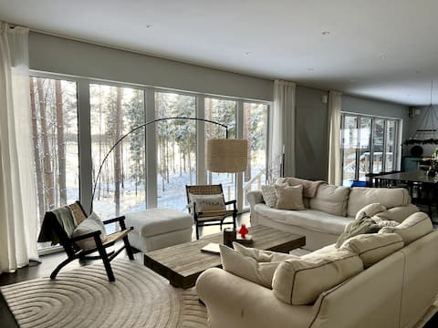 Popular Airbnb listing: Lakefront house among the treetops in Gislaved