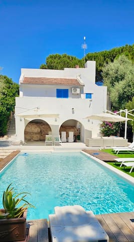 Ostuni Beachfront Villa & Pool