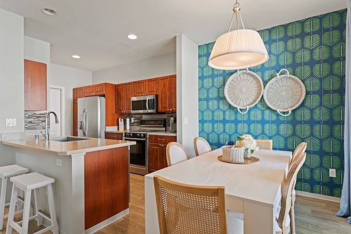 Resort Living | Water Sports | Golf | Modern Decor