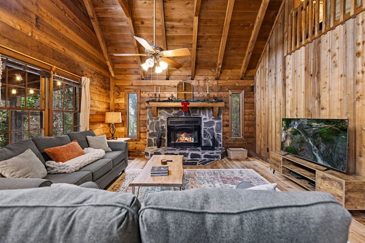 Cozy Tanglewood Cabin - Blue Ridge, GA
