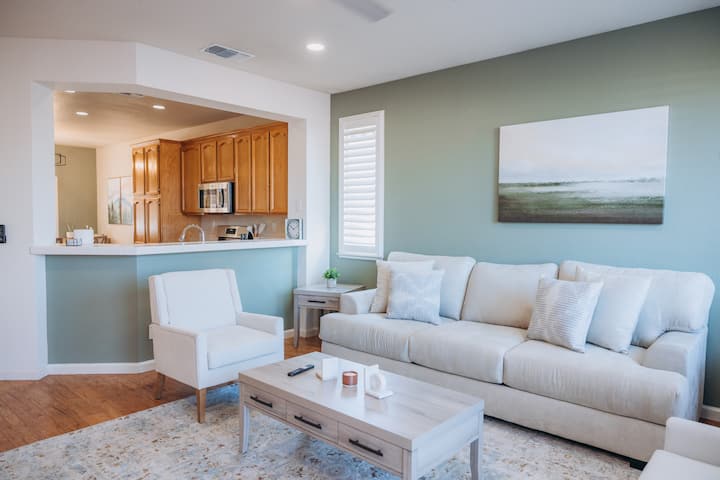 Luxury * Chic * Pool * Game Room * Shopping - Folsom, CA