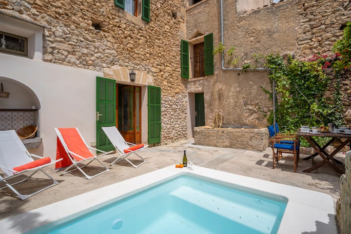 Ca Sa Padrina. Tradition and charm in Mallorca.