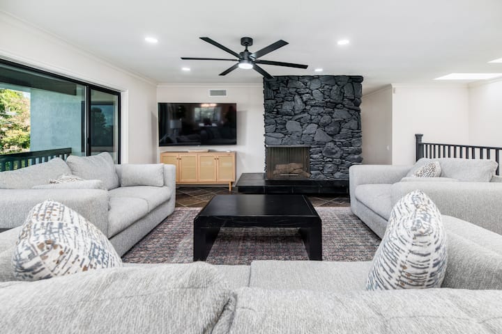Spacious Oasis W/ Pool, Sauna, And Secret Arcade - San Diego, CA