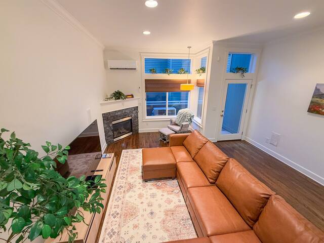 Premier Space Needle View | Walk score 95 gallery image 2