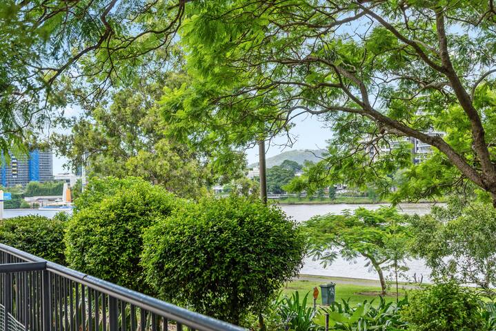 Luxury Riverfront! 2Bed/2Bath/2Car ~ West End gallery image 4